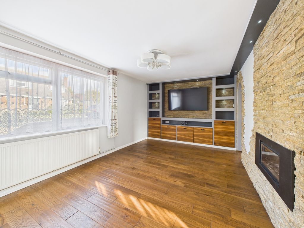 Property photo 3 of 21 Lounge