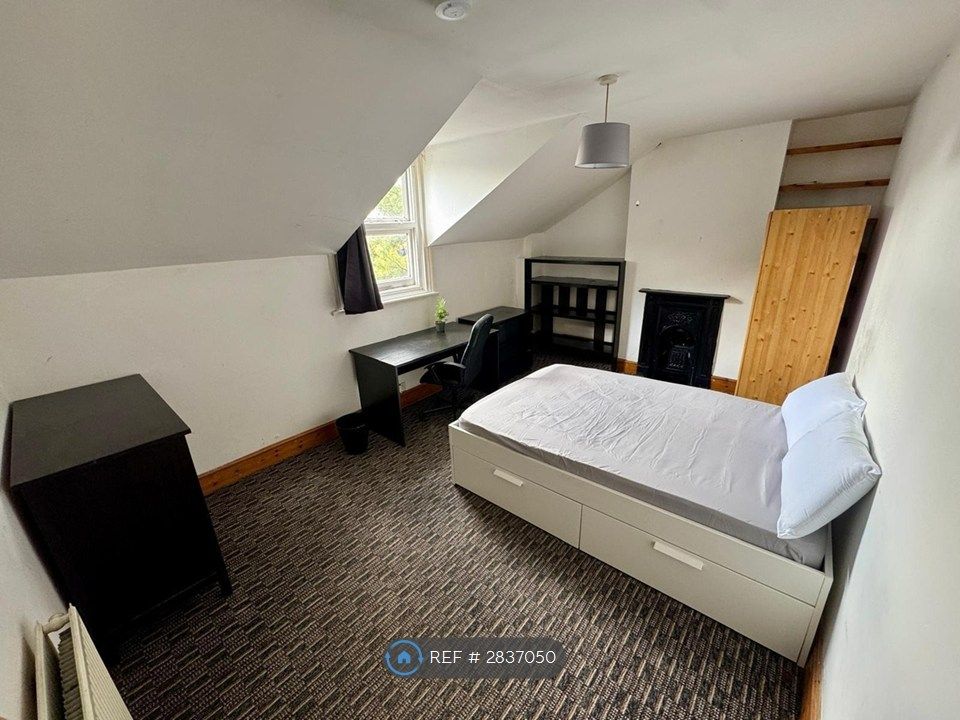 Property photo 2 of 18 Room 5