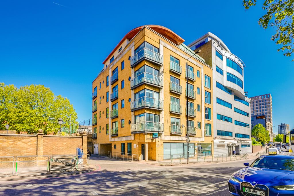 Property photo 3 of 24 3