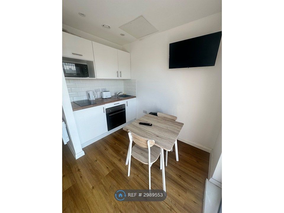 Property photo 3 of 11 Modern Kitchen