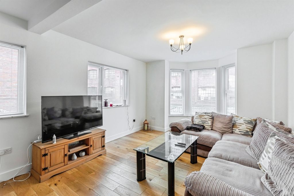 Property photo 2 of 19