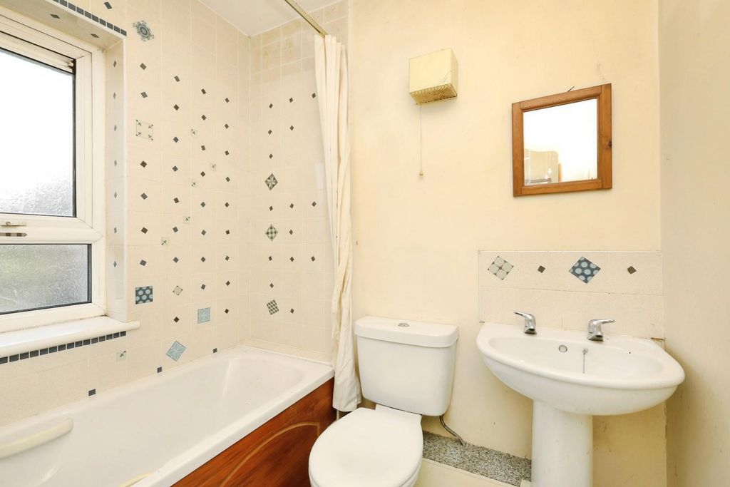 Property photo 3 of 13 Bathroom