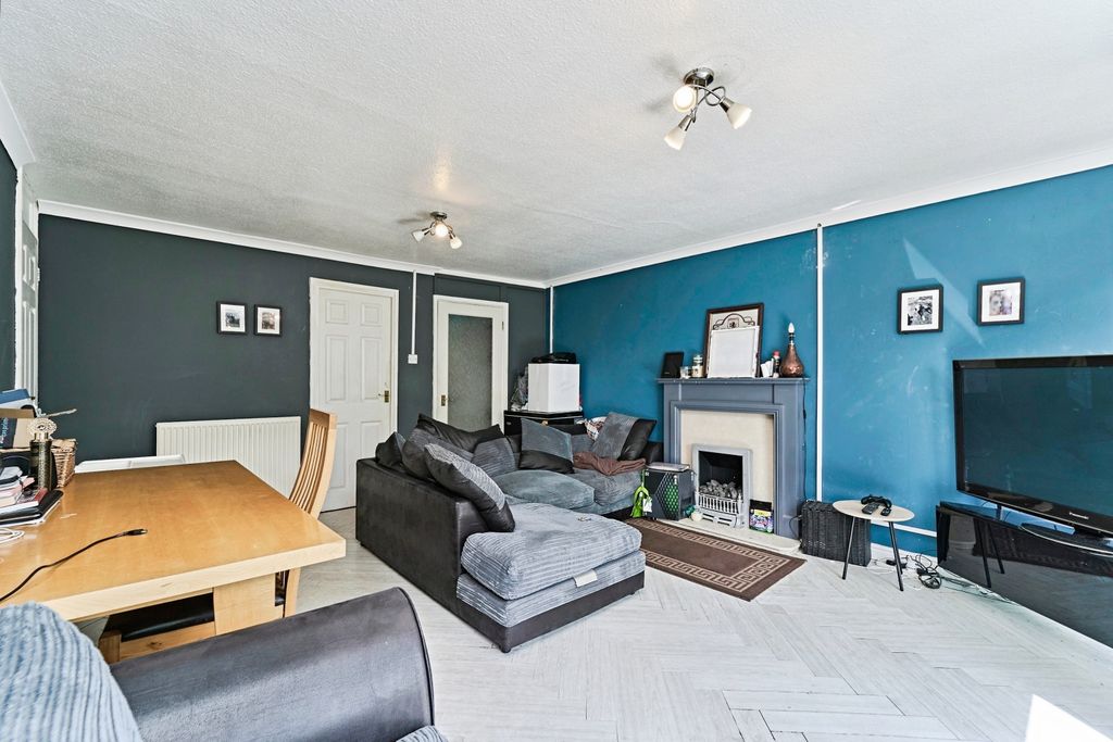 Property photo 3 of 13