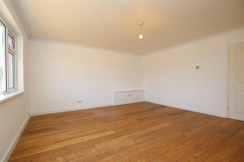 Property photo 3 of 8 Img_5499.Jpg