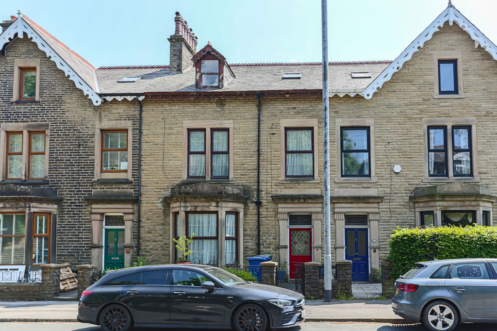 Property photo 1 of 34