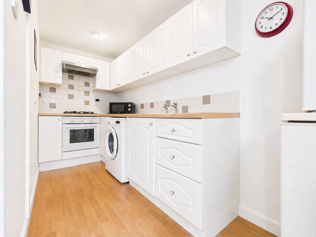 Property photo 2 of 7 Kitchen