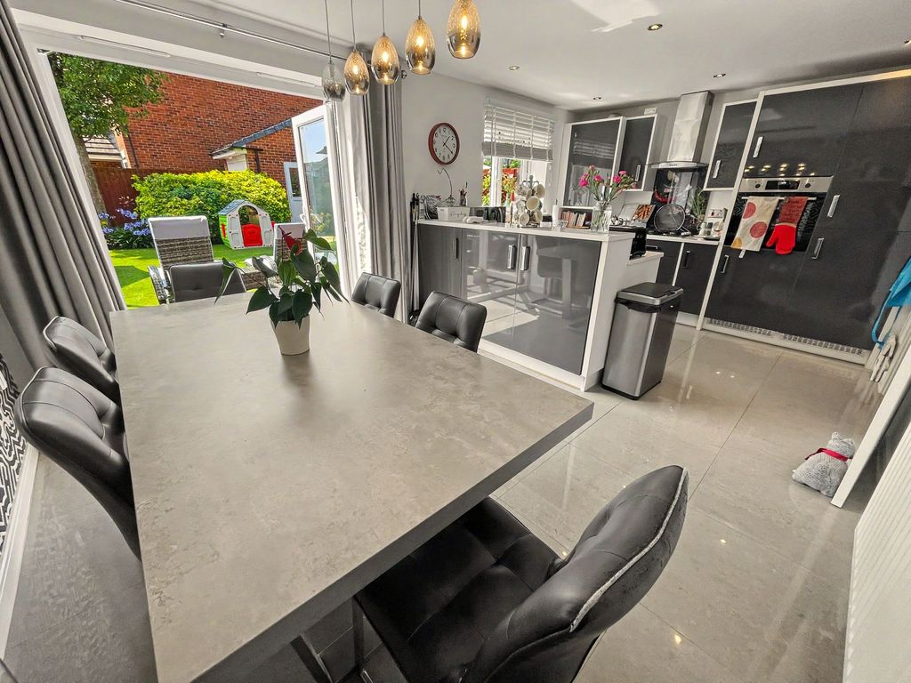 Property photo 2 of 30