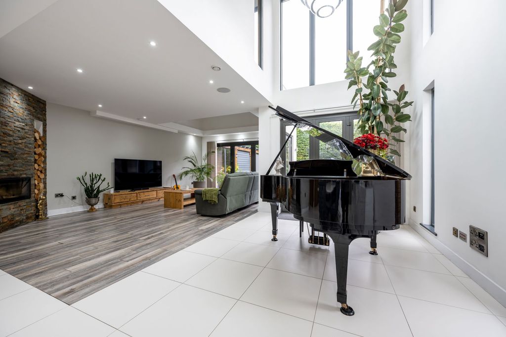Property photo 1 of 51