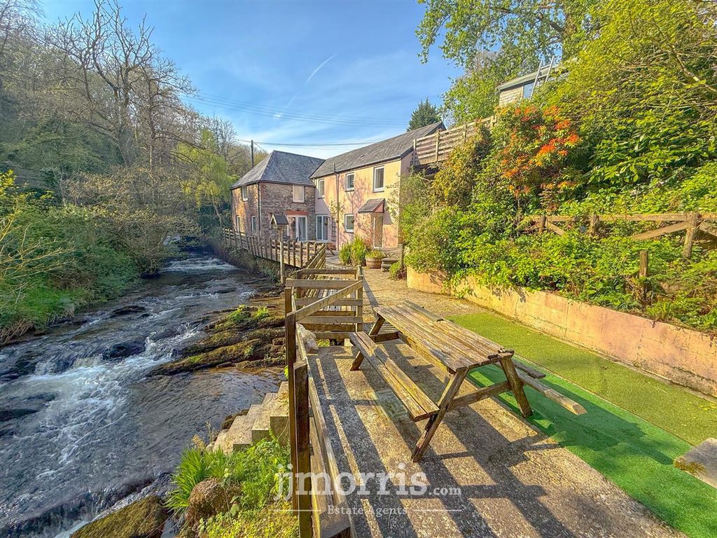 Property photo 2 of 31 F3A6Ba28-43B7-48Ae-A3EE-8A9C559B94F8.Jpeg