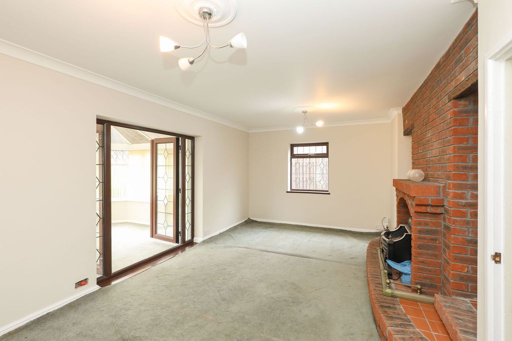 Property photo 3 of 14