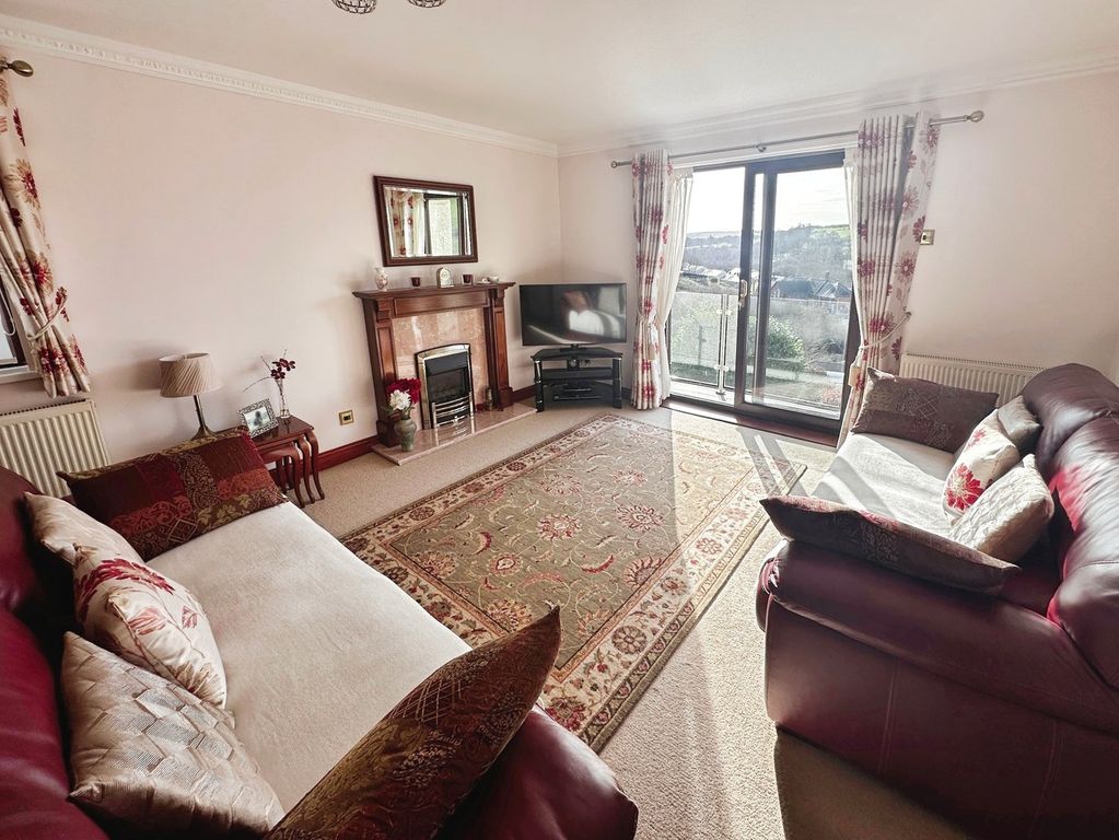 Property photo 2 of 27