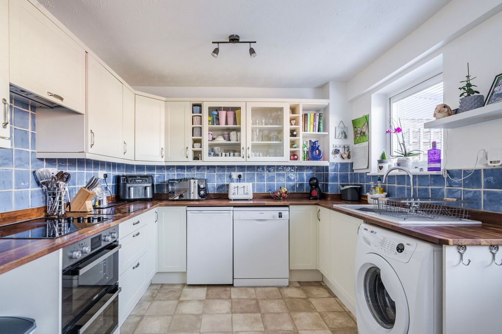Property photo 2 of 25