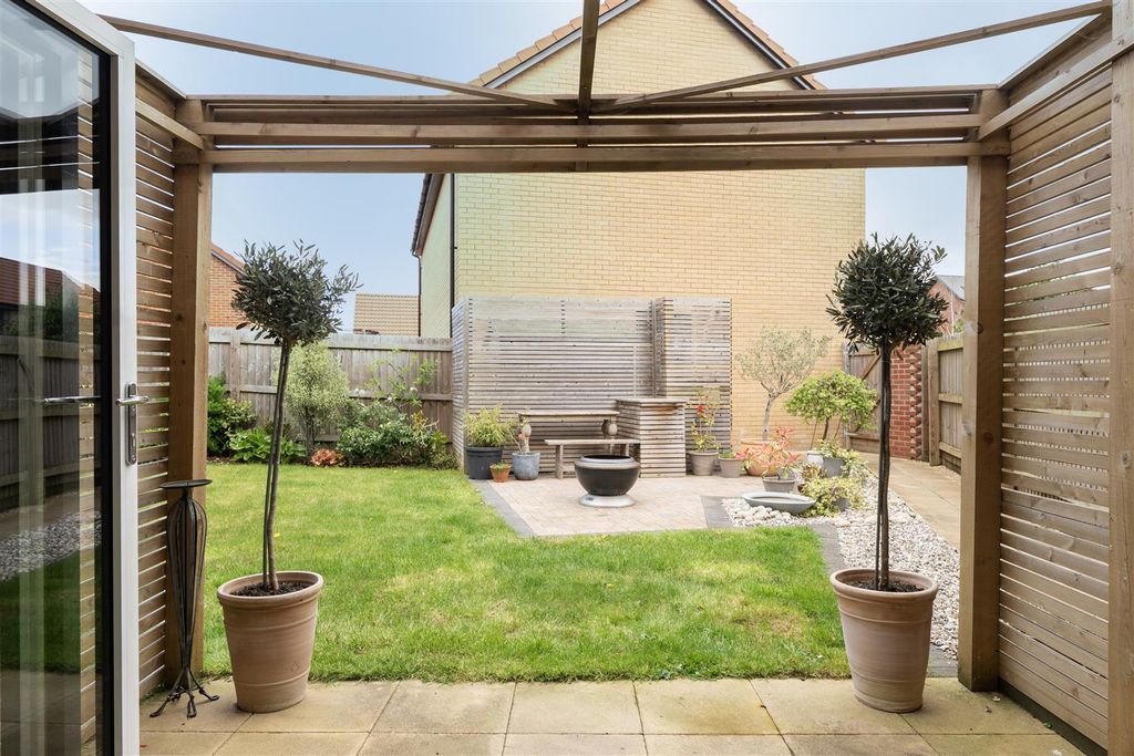 Property photo 2 of 30