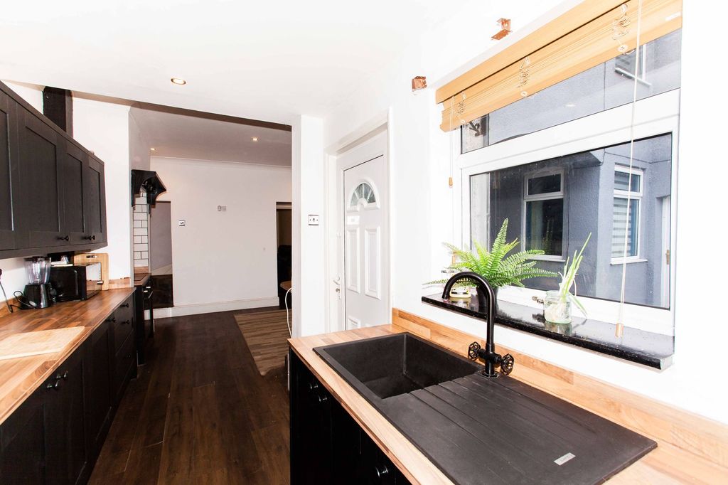 Property photo 3 of 31