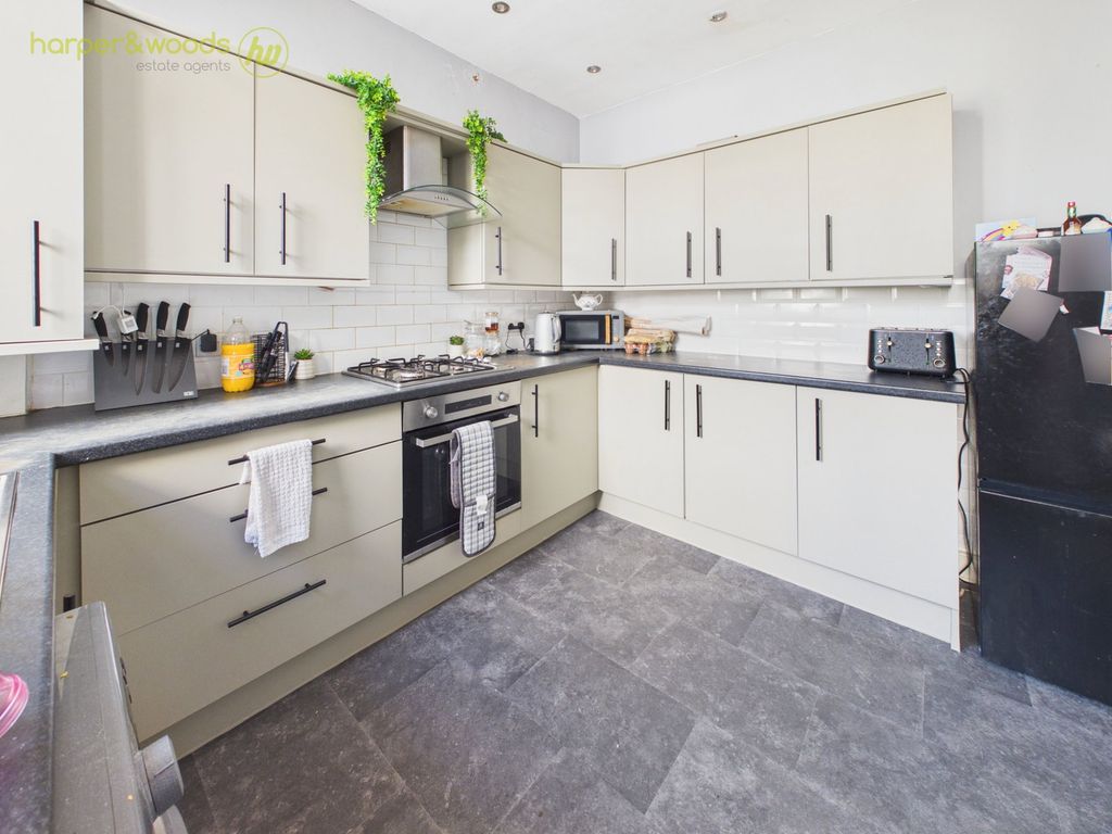 Property photo 2 of 31