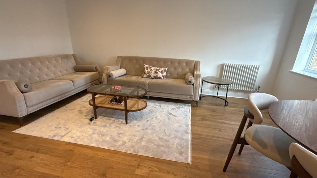 Property photo 3 of 11 Living Room