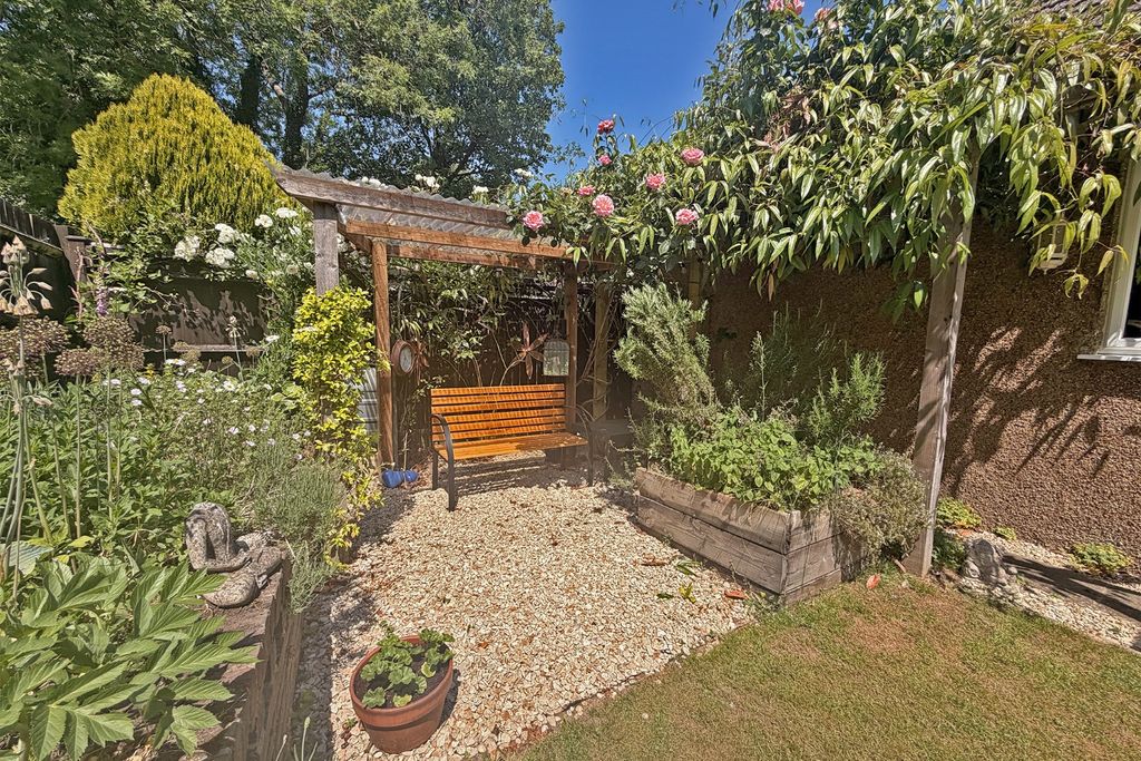 Property photo 2 of 15 5213053