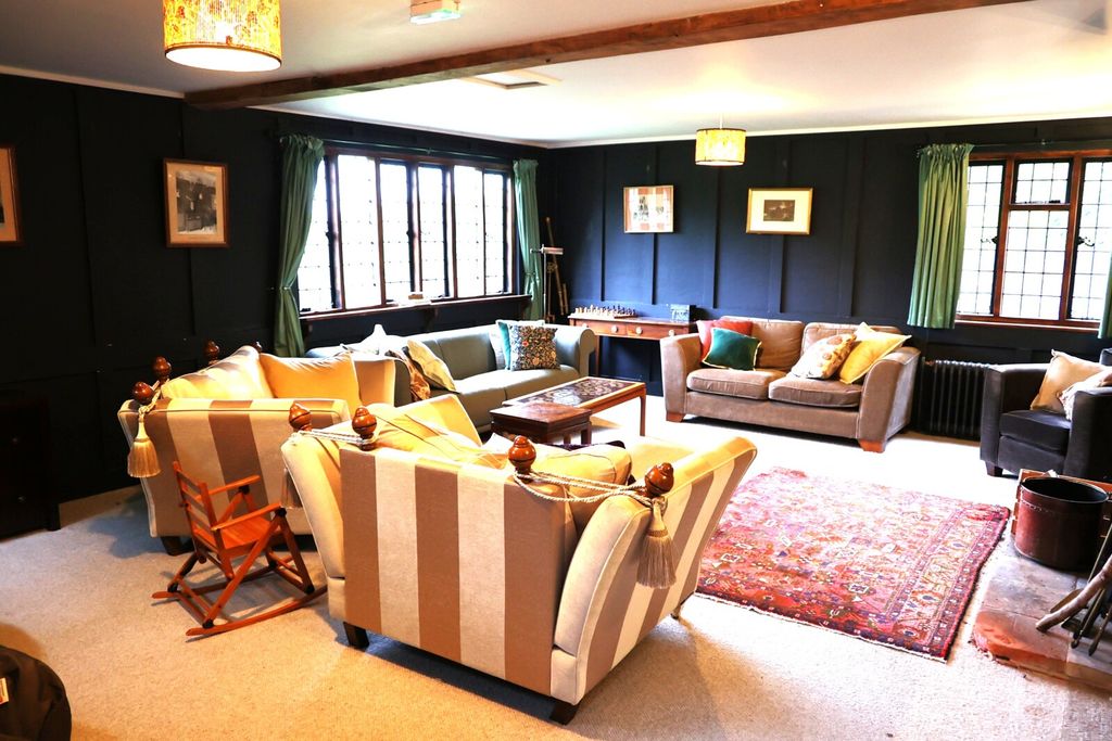 Property photo 3 of 32 Picture No. 02