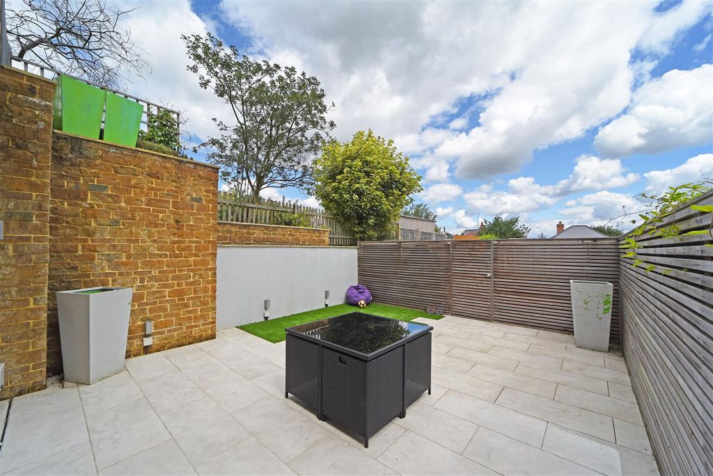 Property photo 3 of 11