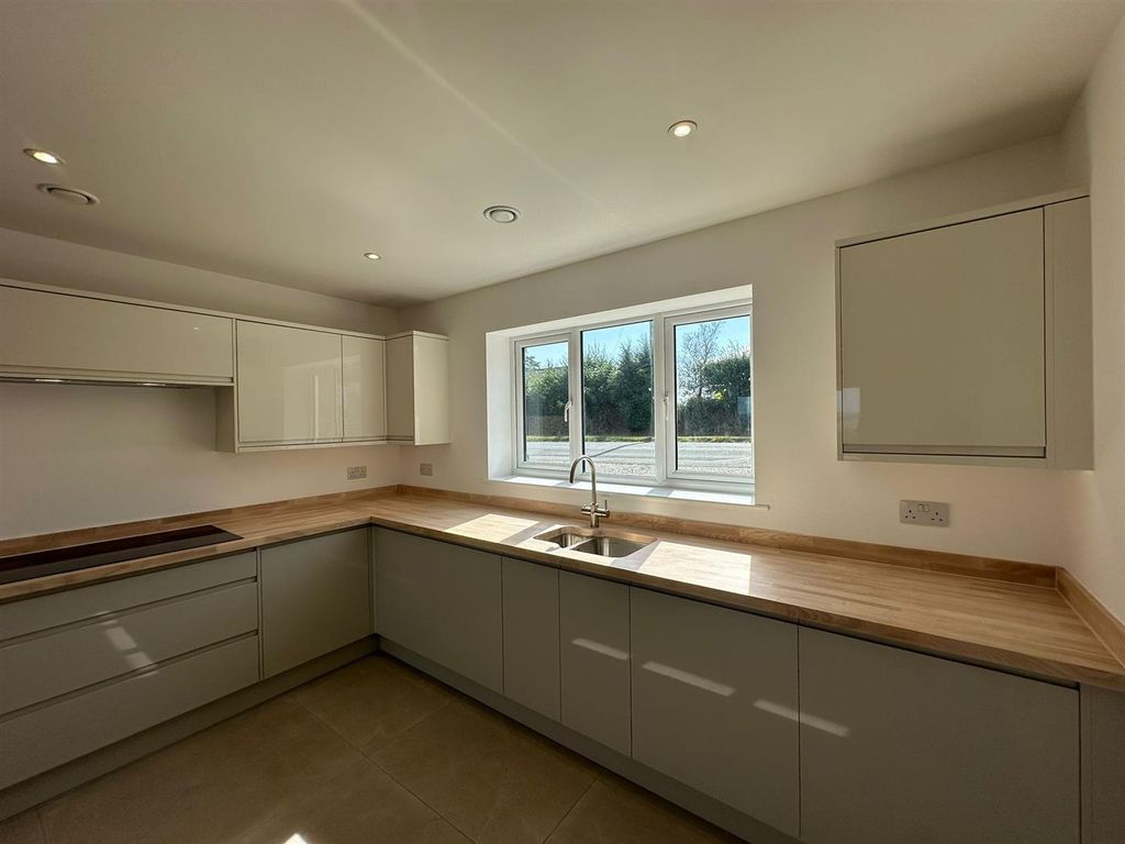 Property photo 2 of 39 ce242d41-86d7-4B13-9Fe7-093Aeafde87B.Jpg