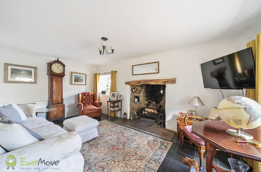Property photo 1 of 16 F9Edfefe-Ebcd-4F9A-996c-650564d78969