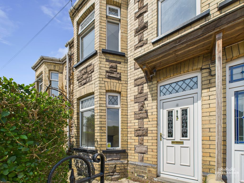 Property photo 2 of 23 Front v2