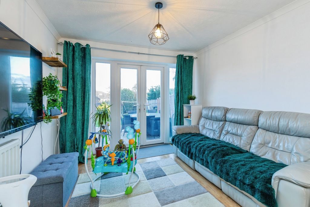 Property photo 2 of 17 Photo