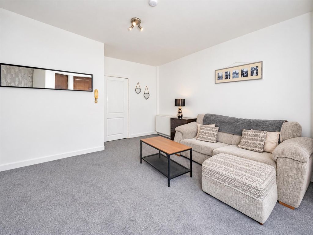 Property photo 3 of 12 1R 23 Wellgrove Street Dundee-4.Jpg