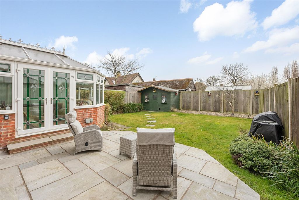 Property photo 2 of 16 Spire Avenue, Whitstable