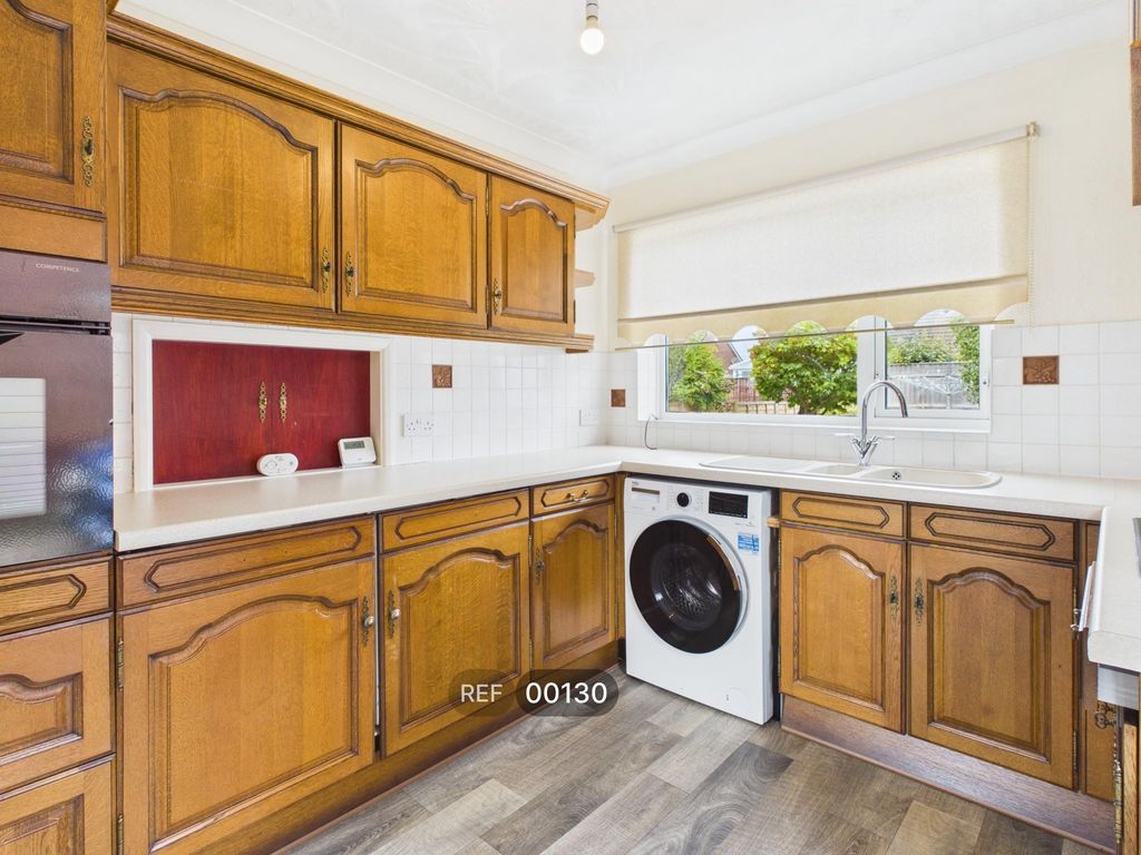 Property photo 3 of 21 Kitchen