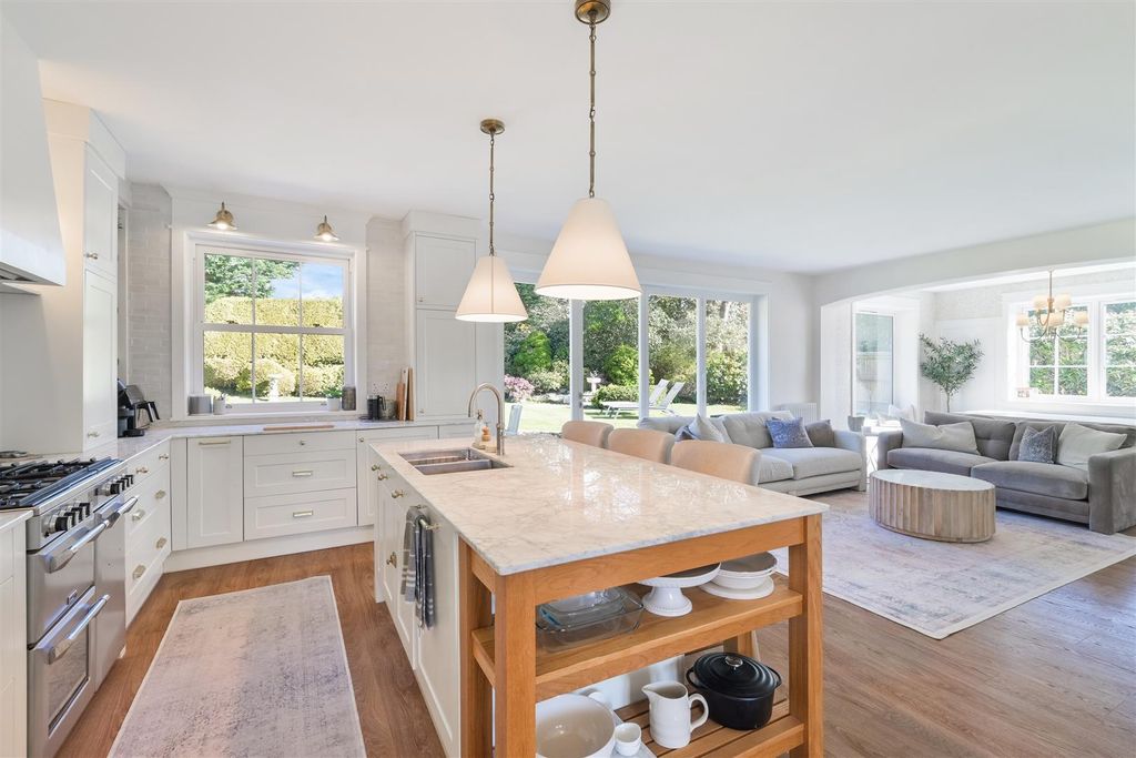 Property photo 2 of 40 Russell Close, 4 (26).Jpg