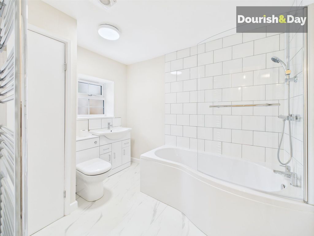 Property photo 3 of 15 Family Bathroom