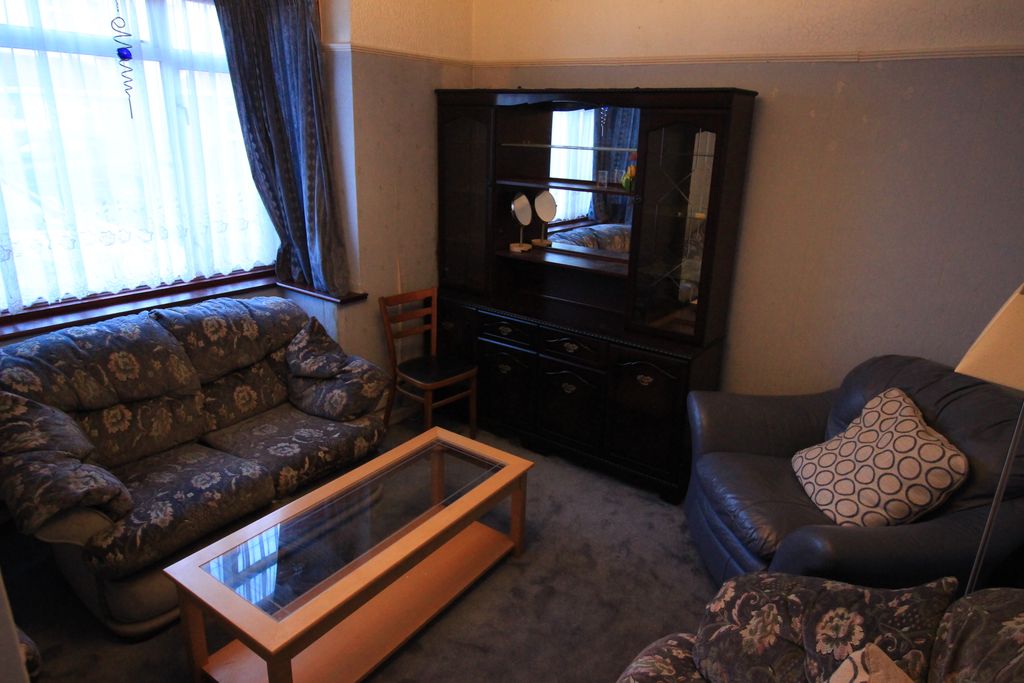 Property photo 2 of 5
