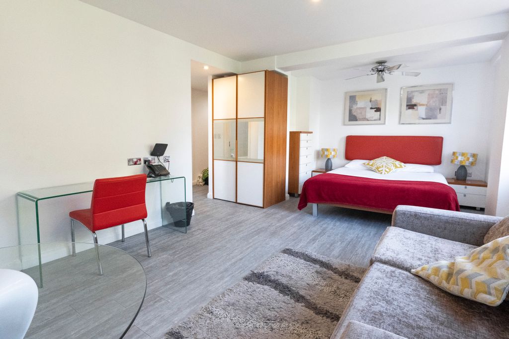 Property photo 1 of 11 Studio To Rent