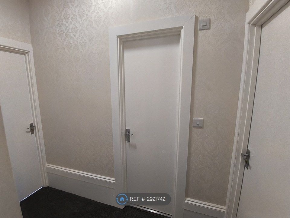 Property photo 1 of 9 Hallway