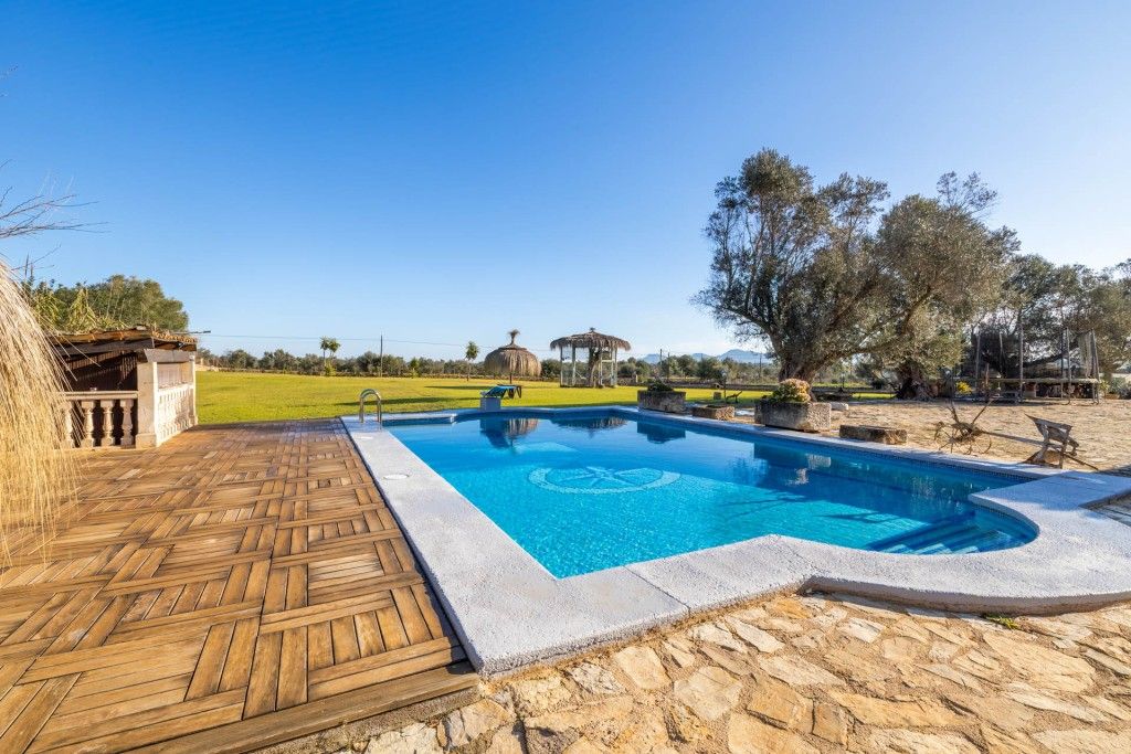 Property photo 2 of 20 Pool