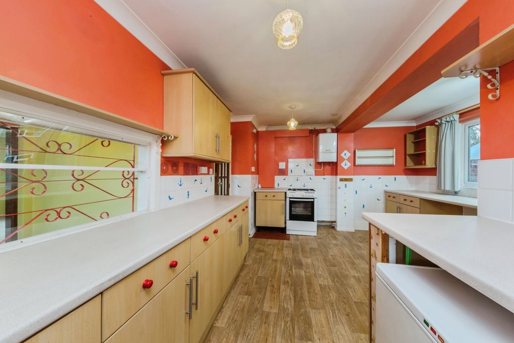 Property photo 3 of 25 Kitchen