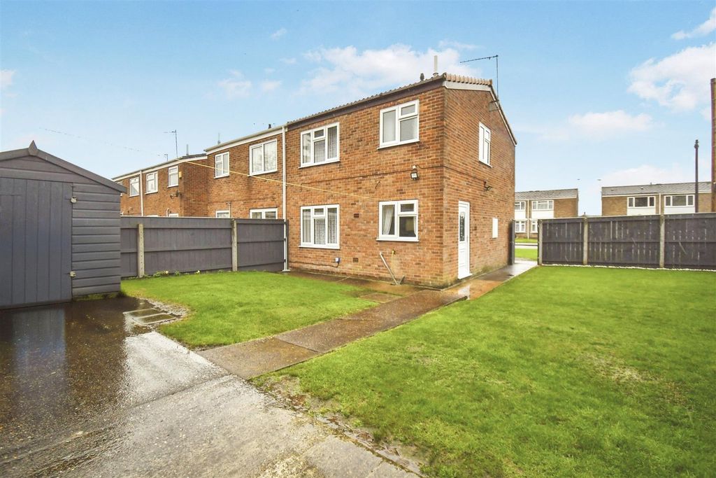 Property photo 3 of 19 Gardens