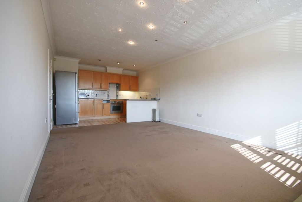 Property photo 2 of 9 liv2 (43).Jpg