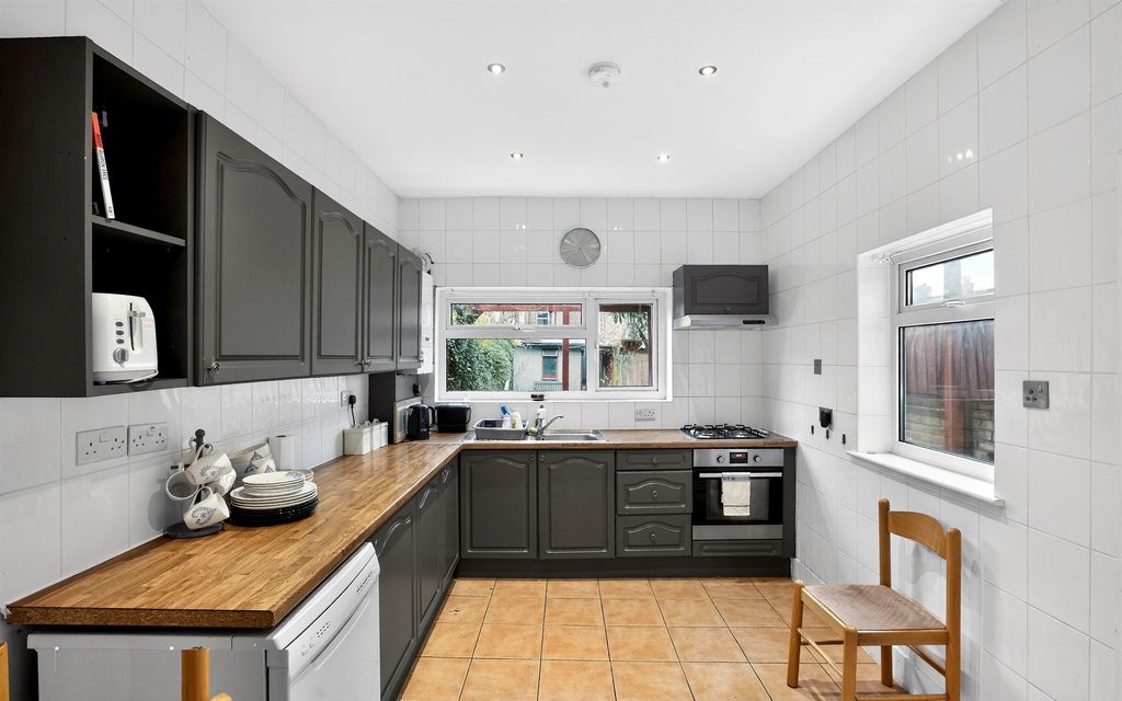 Property photo 3 of 5