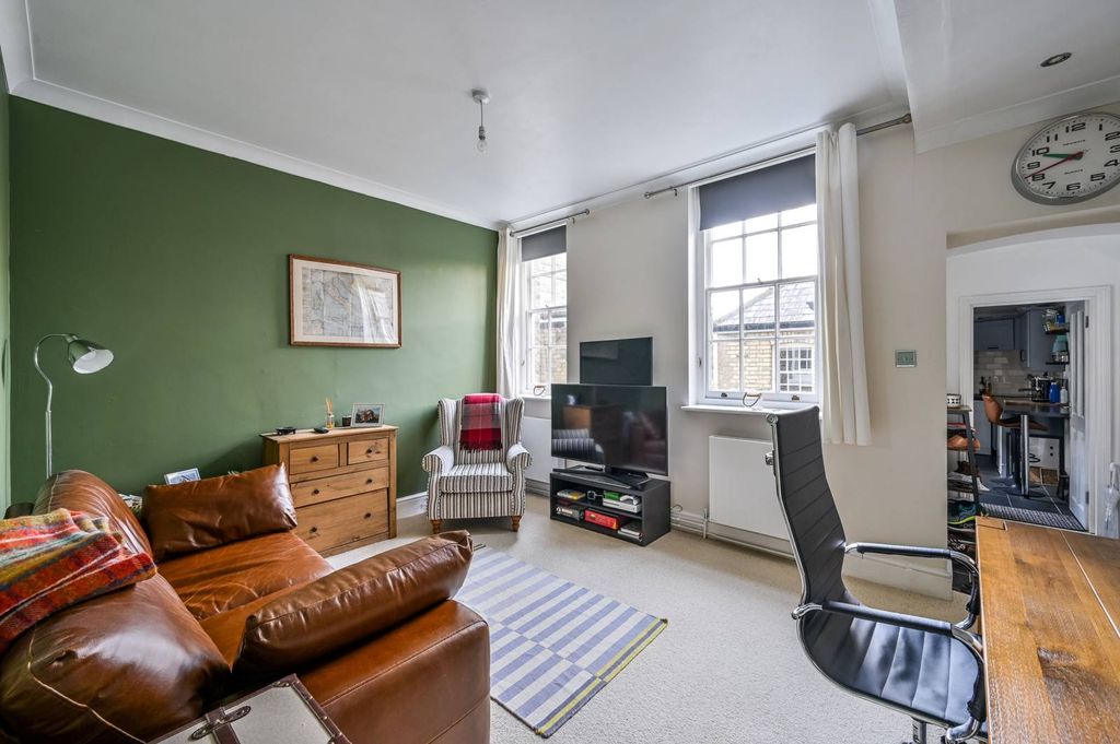 Property photo 2 of 18