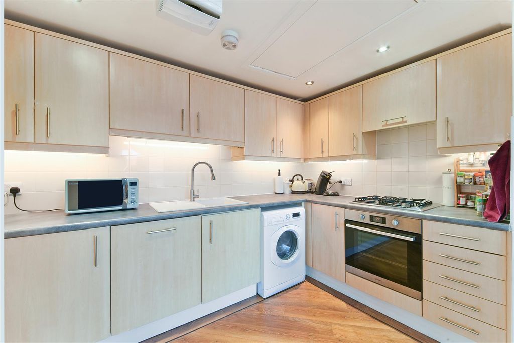 Property photo 3 of 18 Century House,12- (8).Jpg