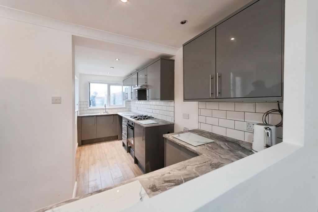 Property photo 2 of 14 Photo