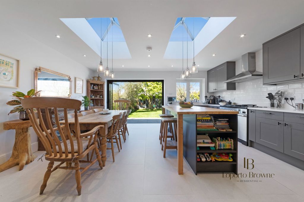 Property photo 1 of 30