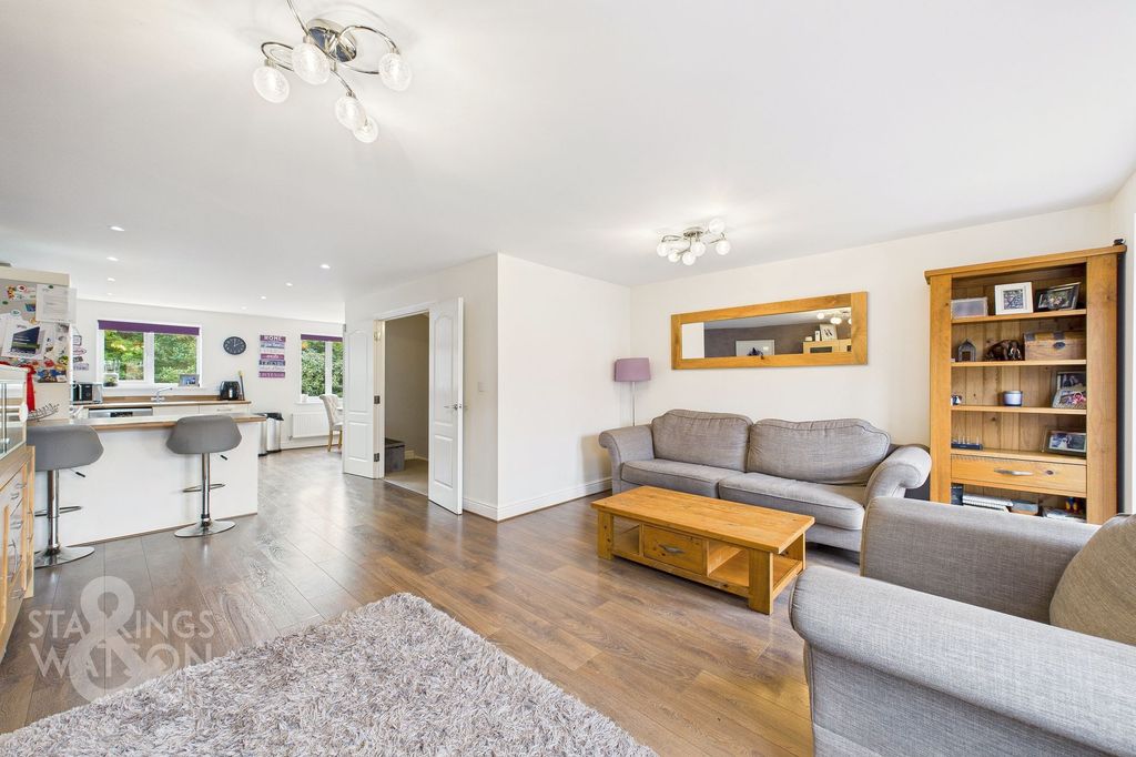 Property photo 2 of 21