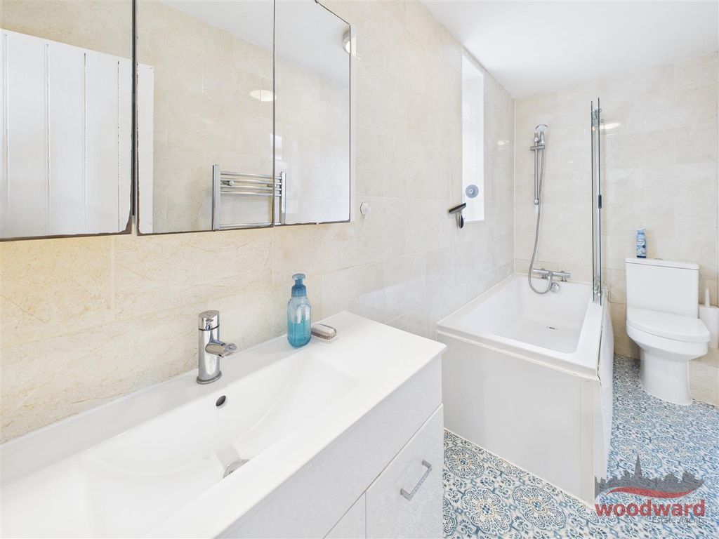 Property photo 3 of 15 Cam05267G0-Pr0135-Still022.Jpg