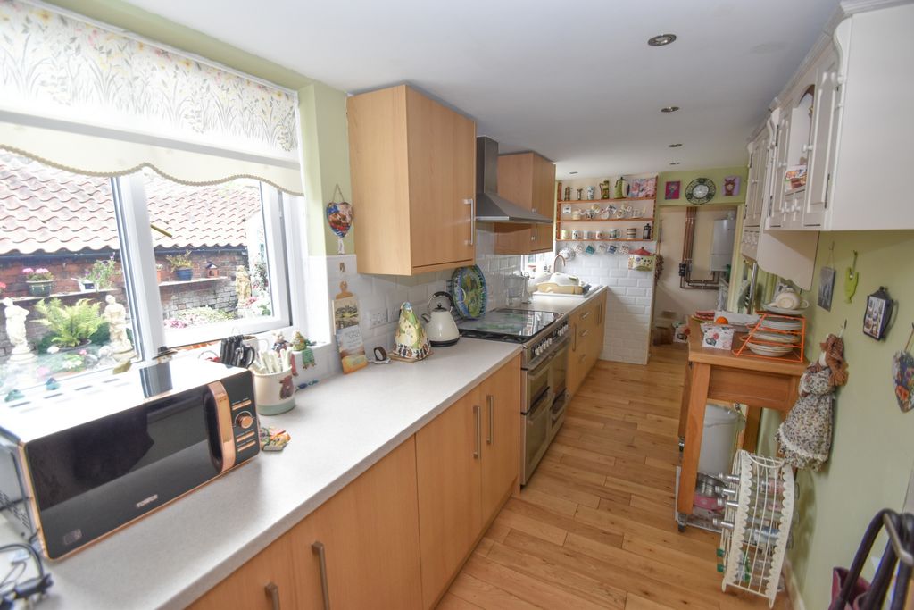 Property photo 3 of 23 Kitchen