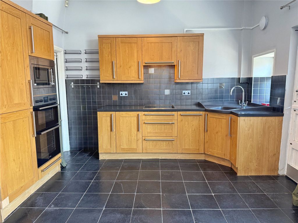 Property photo 2 of 29 Picture No. 31