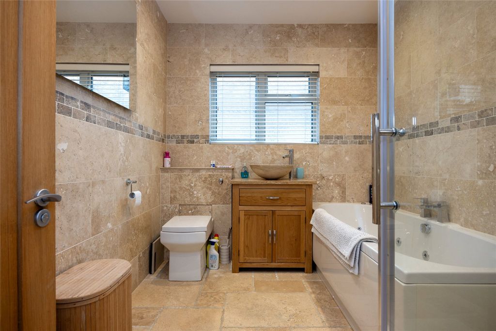 Property photo 3 of 17 Picture No. 27