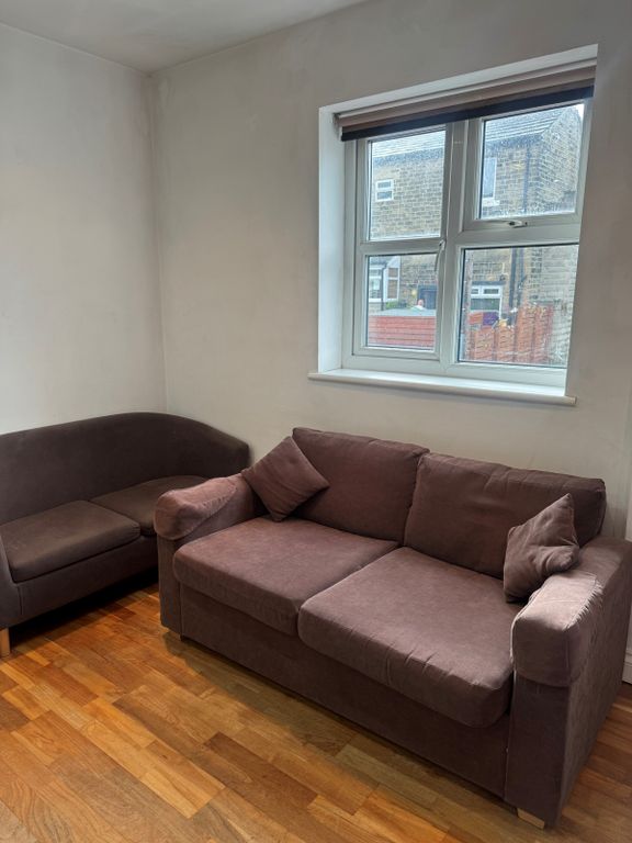 Property photo 3 of 6 Seating Area